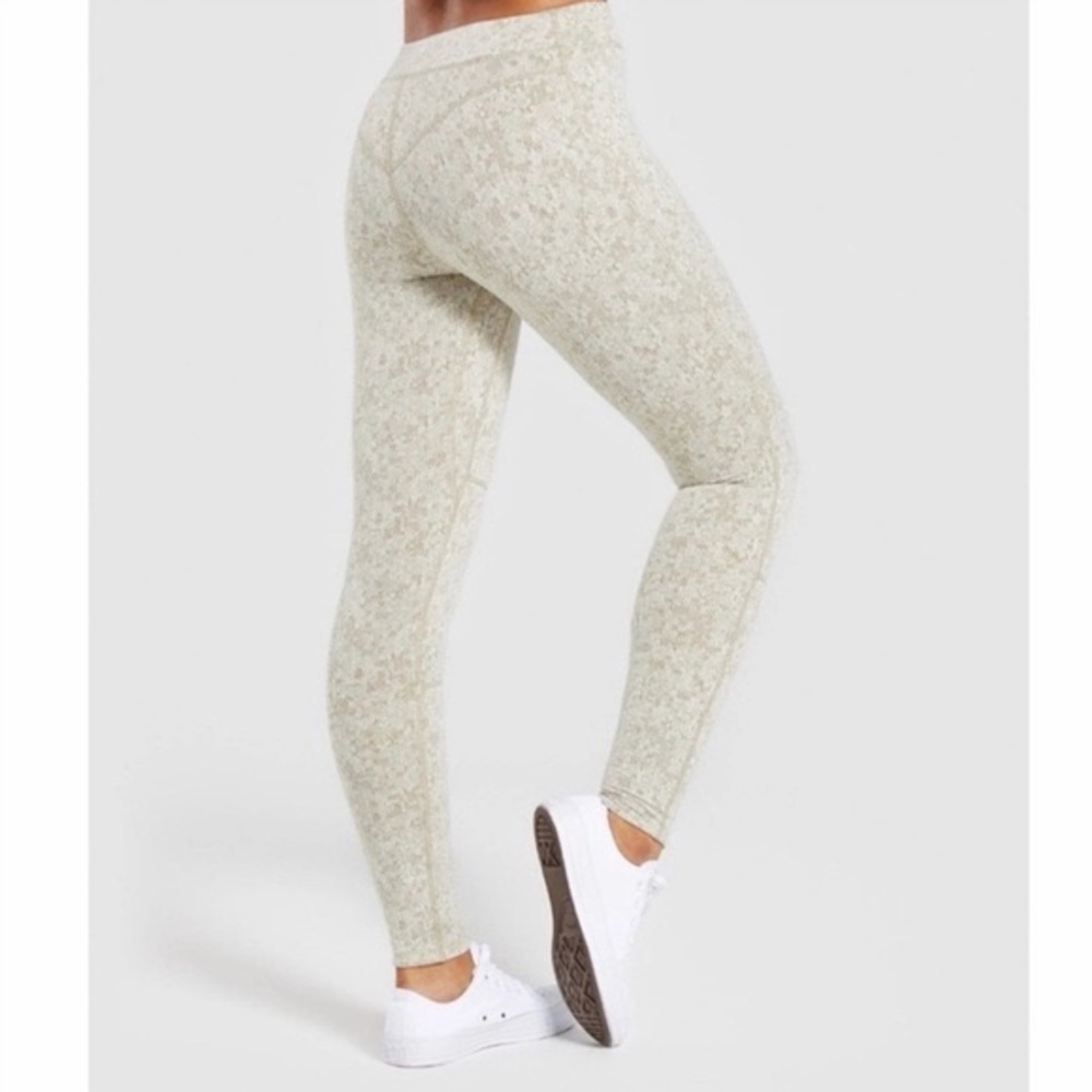 Gymshark Fleur Texture Leggings in a marbled green size small